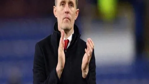 武磊冯劲各入两球，上海海港客场击败深圳新鹏城，中超再创佳绩