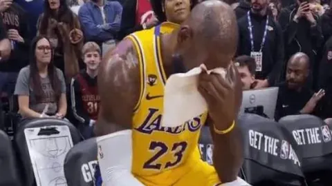 中超首战观战气氛热烈，争议判罚需关注